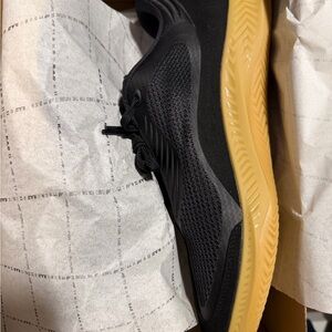 R.A.D One V-1 black gum men’s 13 BNIB